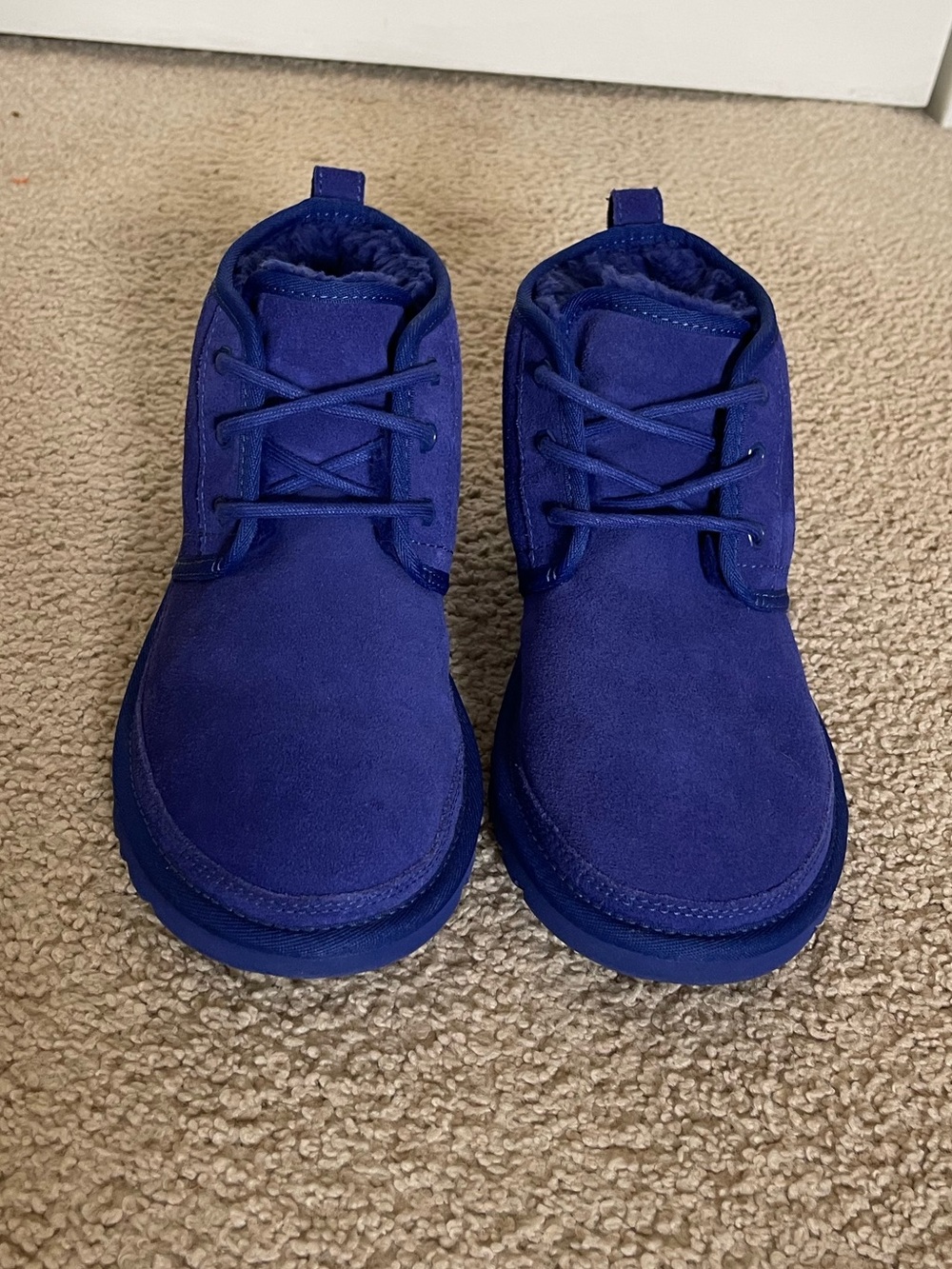 UGG Neumel Navy Blue Suede Lace Up Sheepskin Lined Chukka Boots Womens Size 9